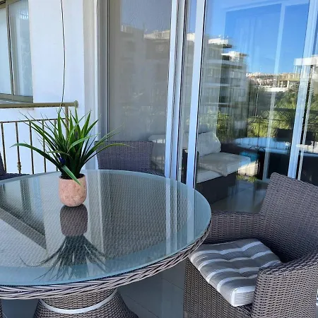 Апартаменты Sea View 2 Bedroom 400m From Sandy Beach